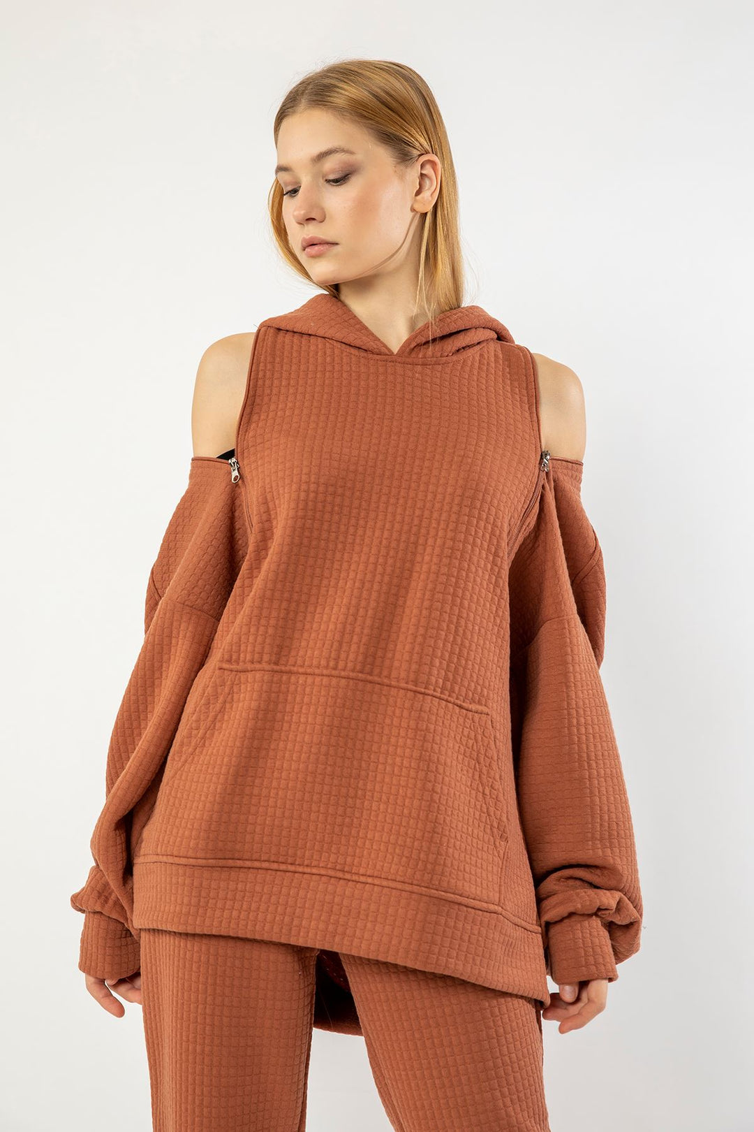 KKT Quilted Fabric Hooded Hip Height Oversize Zip Detailed Women Sweatshirt - Brick  - Castrop-Rauxel