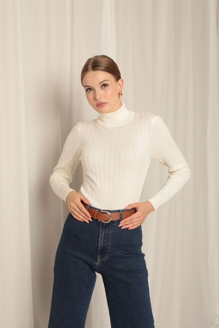 KKT Knitwear Fabric Turtleneck Women's Ecru Blouse - San Francisco del Rincón