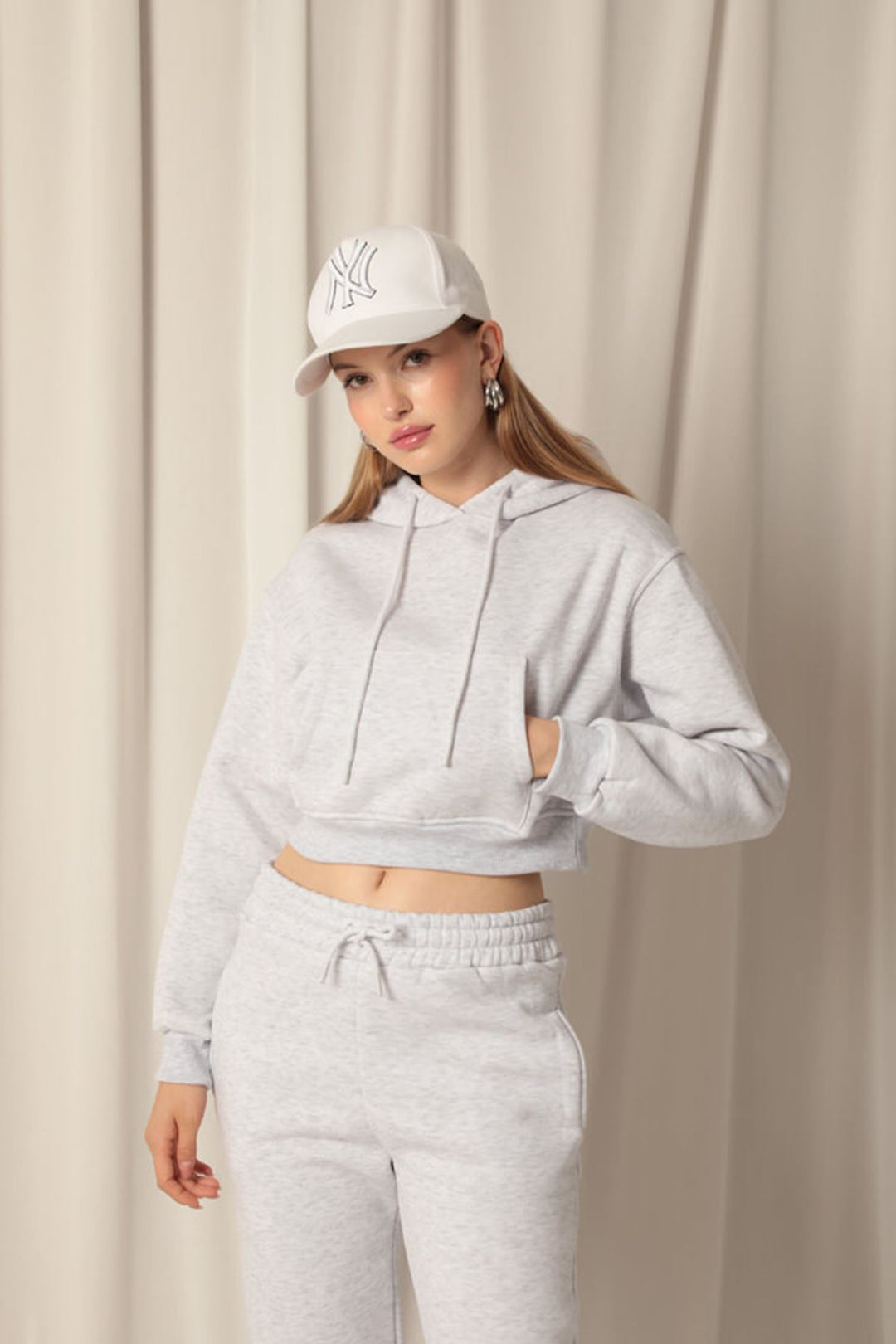 KKT Three Thread Fabric Hooded Short Women's Gray Sweat - Valle de Bravo