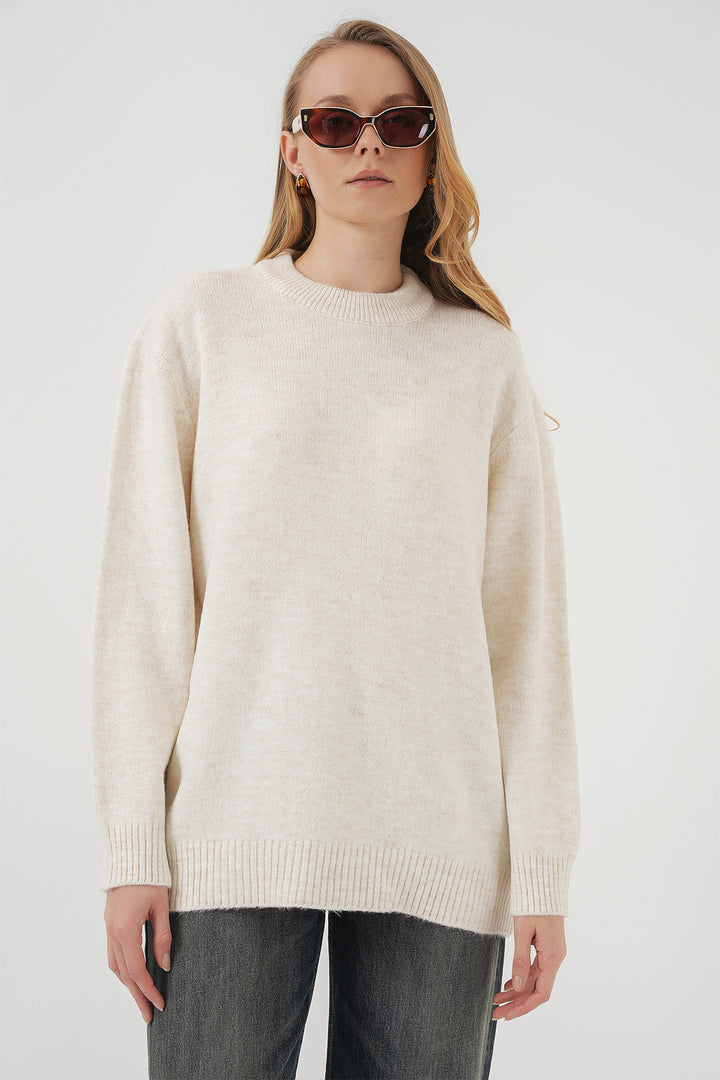 BGD Women Oversized Plain Cream Sweater - Châtillon