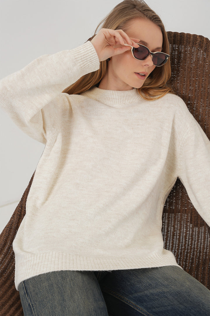 BGD Women Oversized Plain Cream Sweater - Châtillon