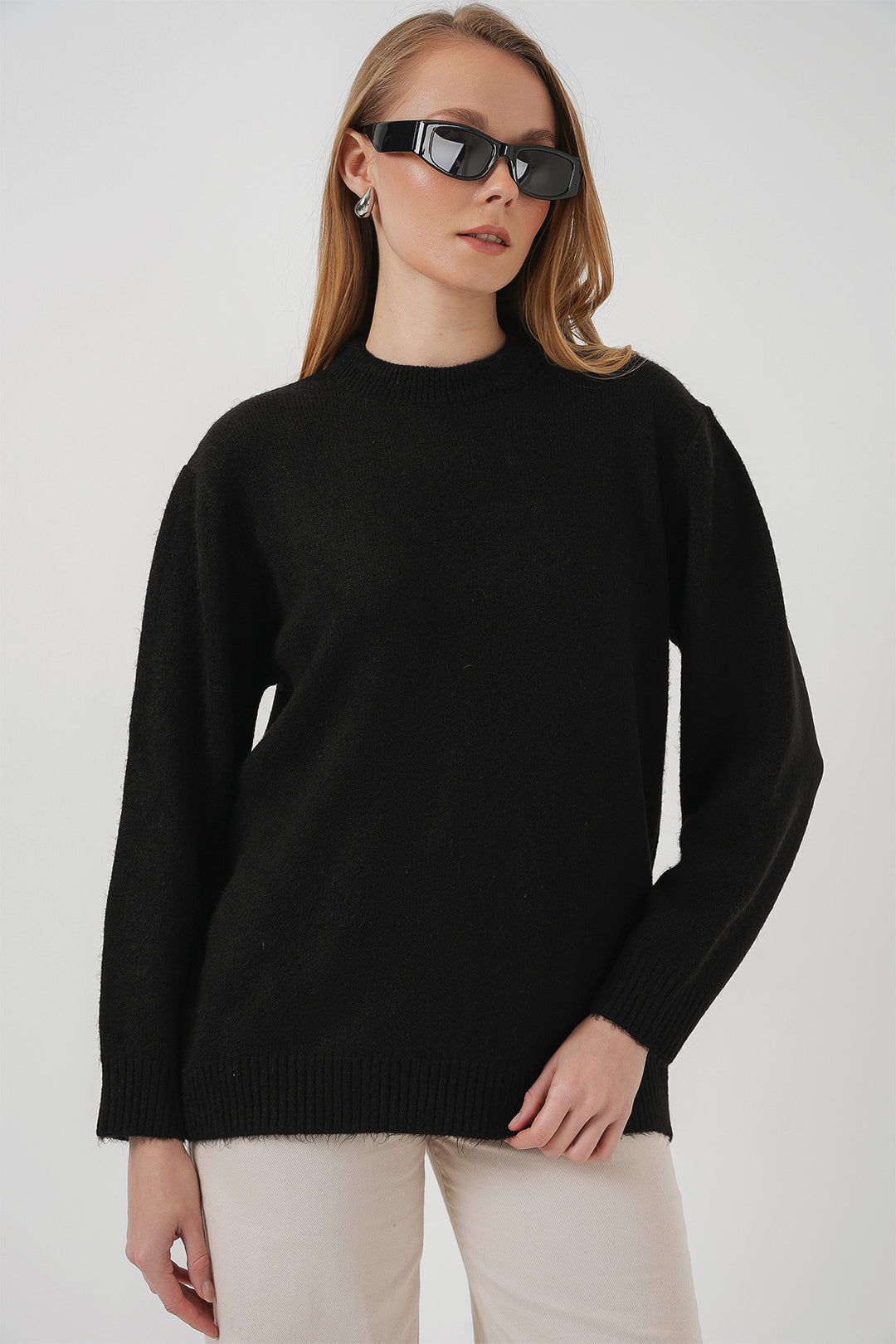 BGD Women Oversized Plain Black Sweater - Cottbus