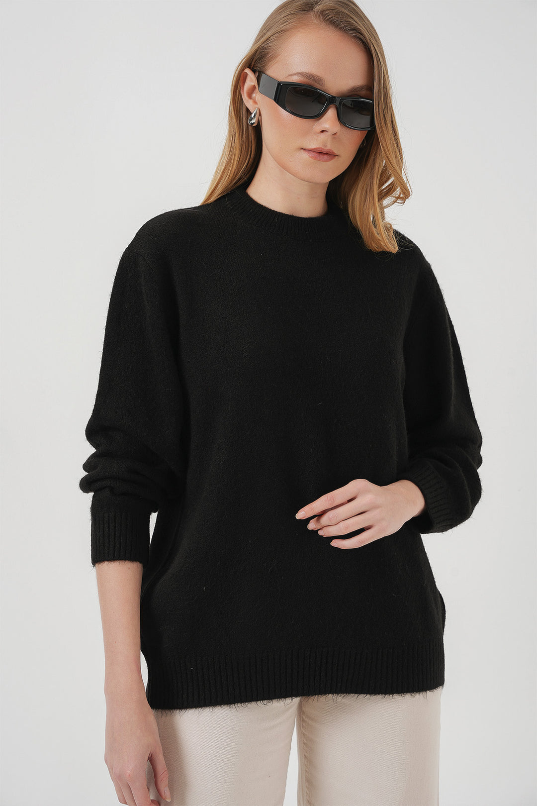 BGD Women Oversized Plain Black Sweater - Cottbus
