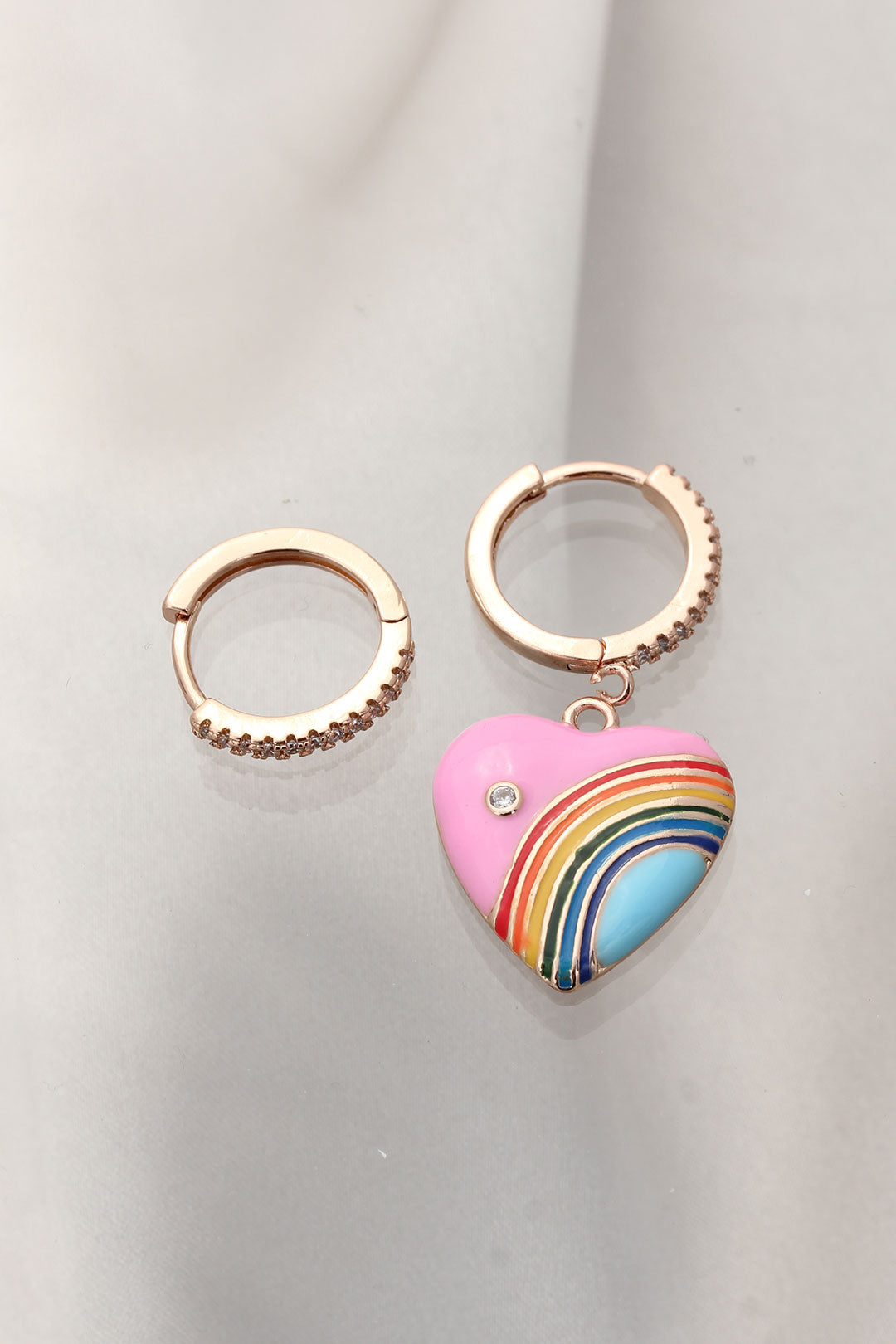 EBJ Rainbow Detailed Pink Heart Model Stone-Set Steel Earring - Águilas