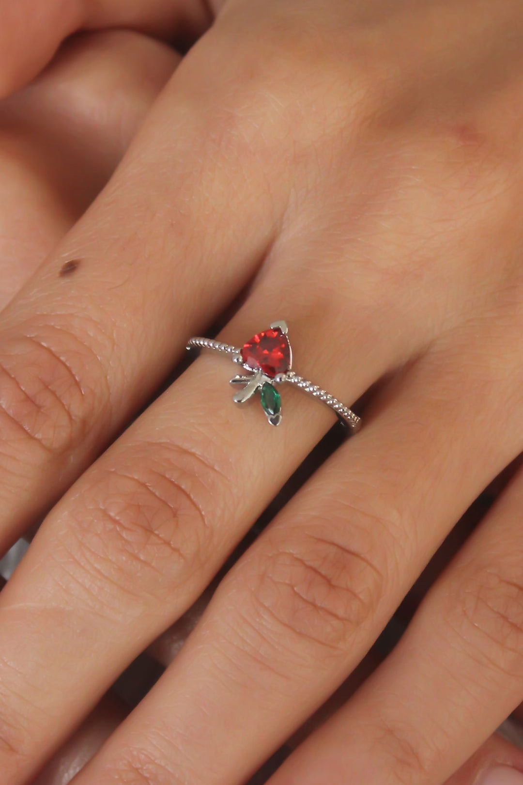EBJ Silver Color Zircon Stone Strawberry Figure Women's Ring - Huejutla de Reyes