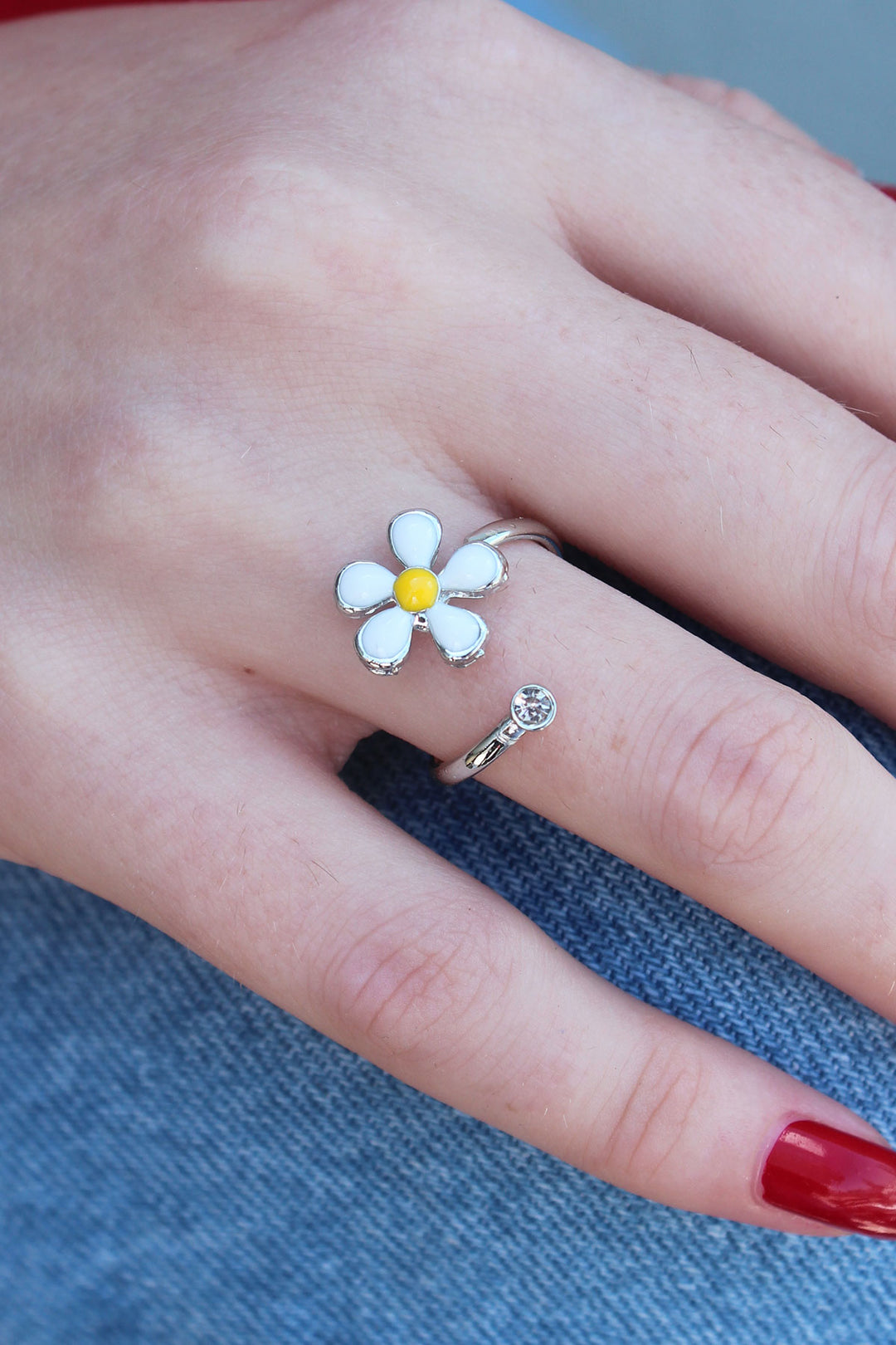 EBJ Silver Color Daisy Pattern Zircon Stone Detail Women's Ring - Colton