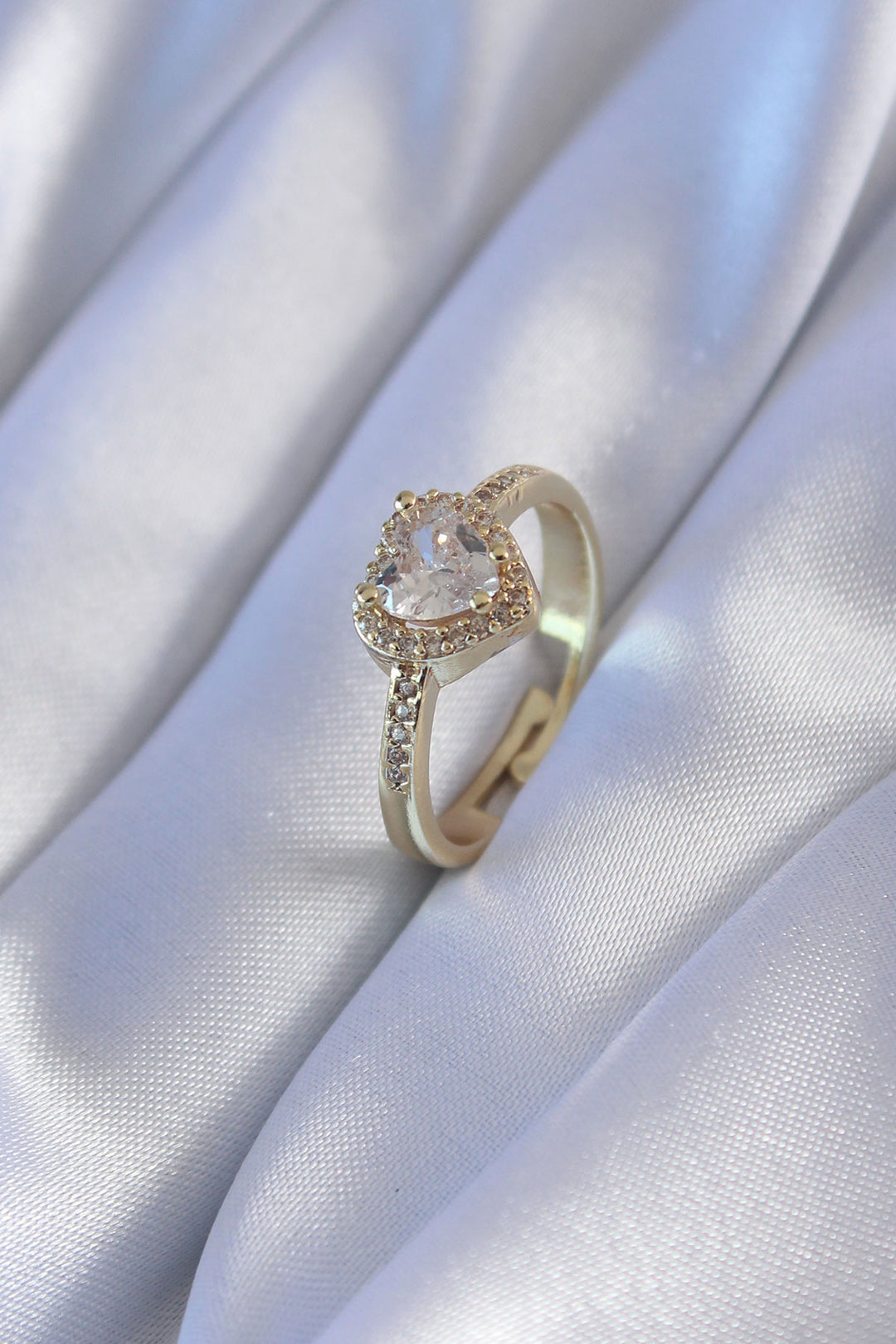 EBJ Gold Color Brass Ring with Zircon Stone Heart Model Charm for Women - Cassino