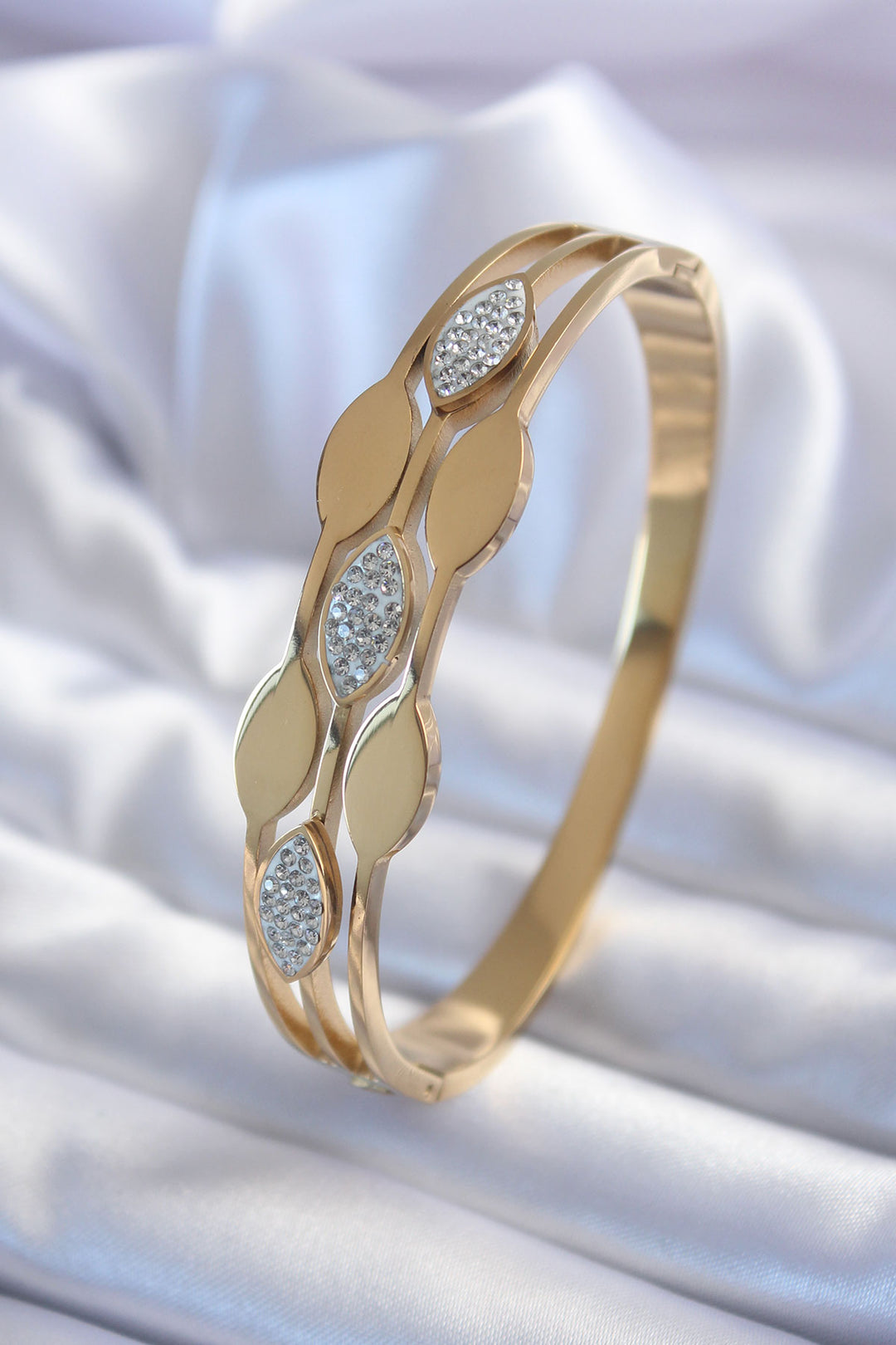 EBJ 316L Steel Gold Color Barley Model Zircon Stone Detail Women's Cuff Bracelet - Raalte