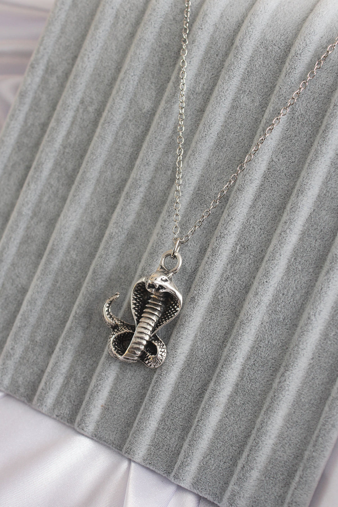 EBJ Silver Color King Cobra Model Men's Necklace - Newton