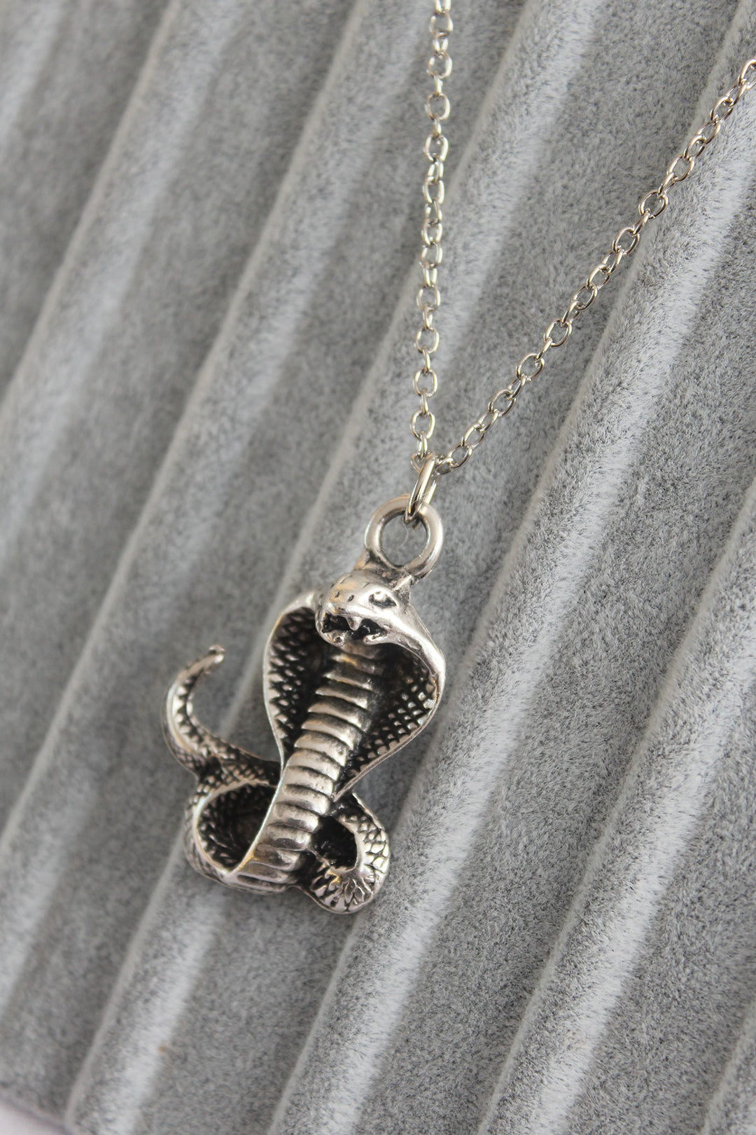 EBJ Silver Color King Cobra Model Men's Necklace - Newton