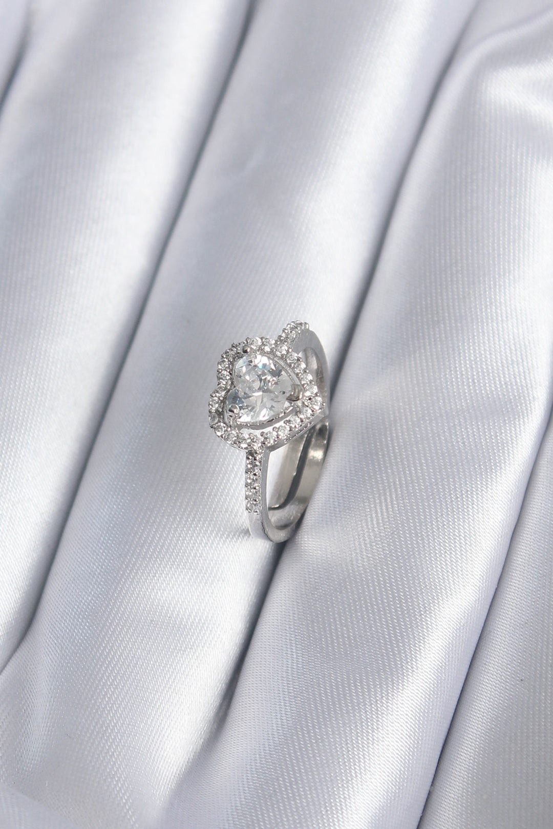 EBJ Rice Silver Color Zircon Stone Heart Charm Model Women's Ring - Montgomery