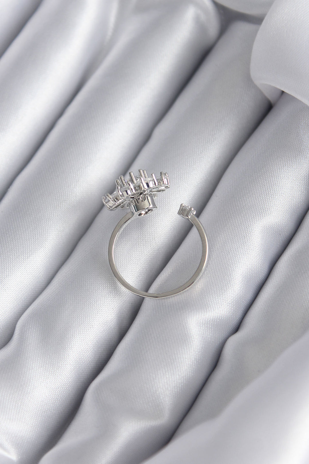 EBJ Rice Silver Color Zircon Stone Daisy Model Women's Ring - Dzhankoi