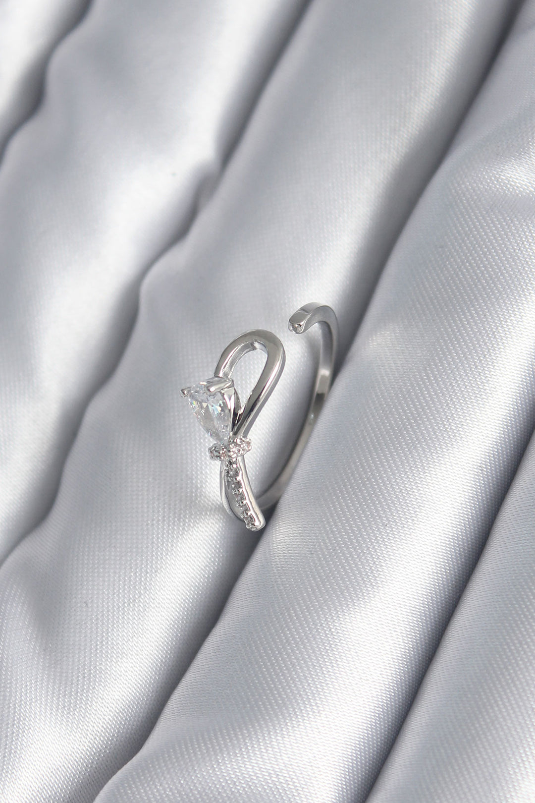 EBJ Rice Silver Color Zircon Stone Detail Ribbon Model Women's Ring - Hasselt