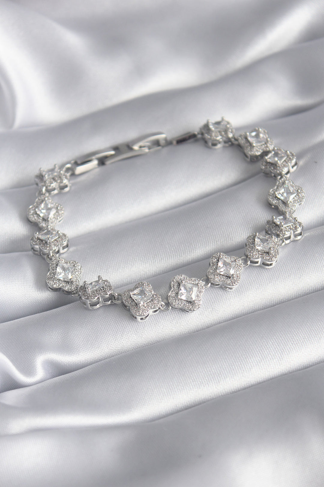 EBJ Rice Silver Color Clover Model VIP Series Women's Bracelet with Zircon Stone - Mobile