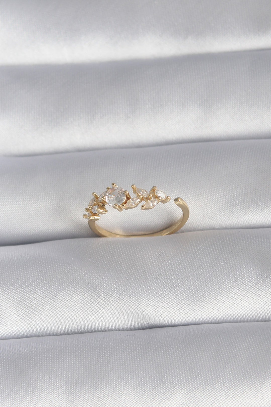 EBJ Rice Gold Color Zircon Stone Flower Model Women's Ring - Tepotzotlán