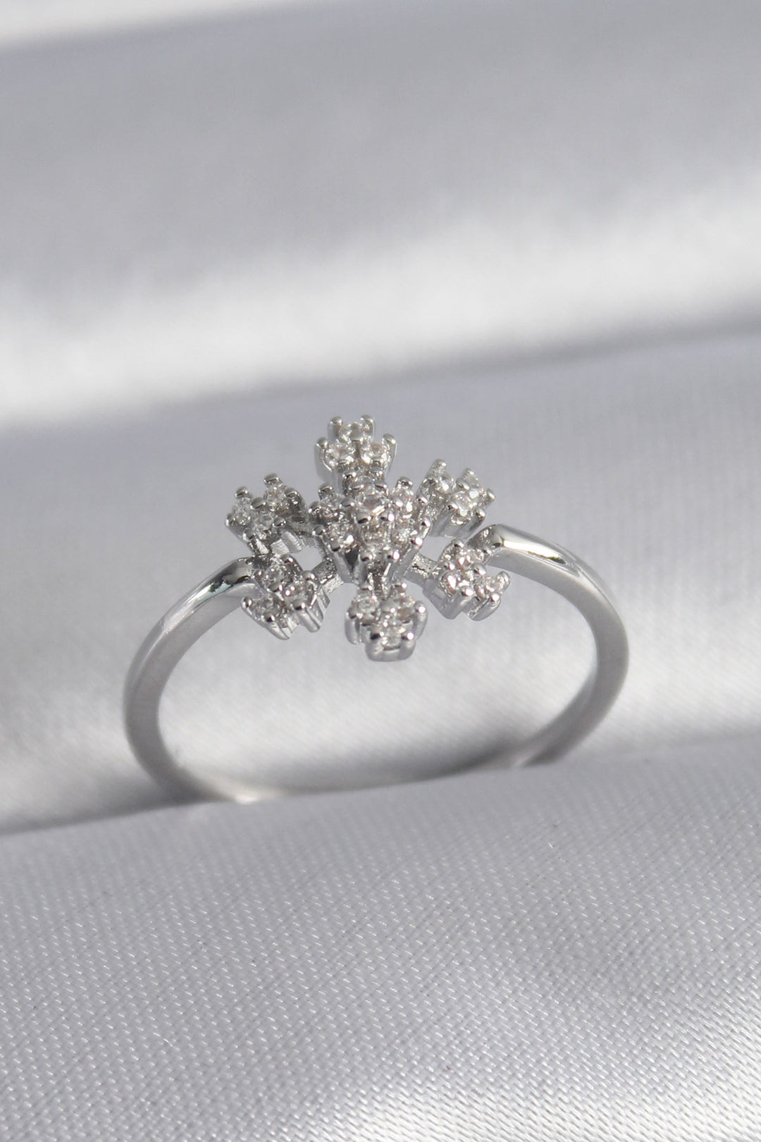 EBJ Rice Silver Color Snowflake Model Women's Ring with Zircon Stone - Amarillo