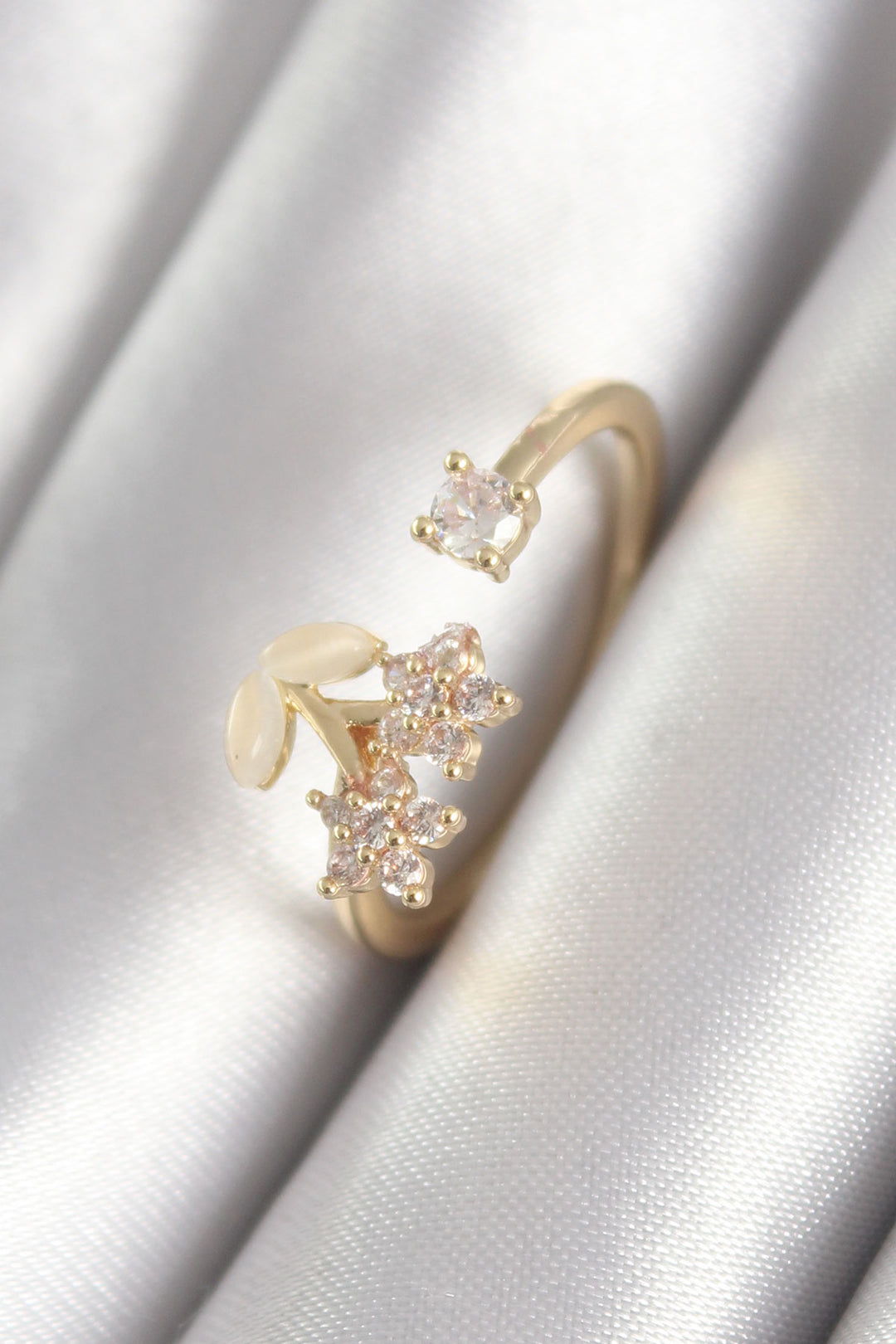 EBJ Rice Gold Color Zircon Stone Flower Model Women's Ring - La Ciotat