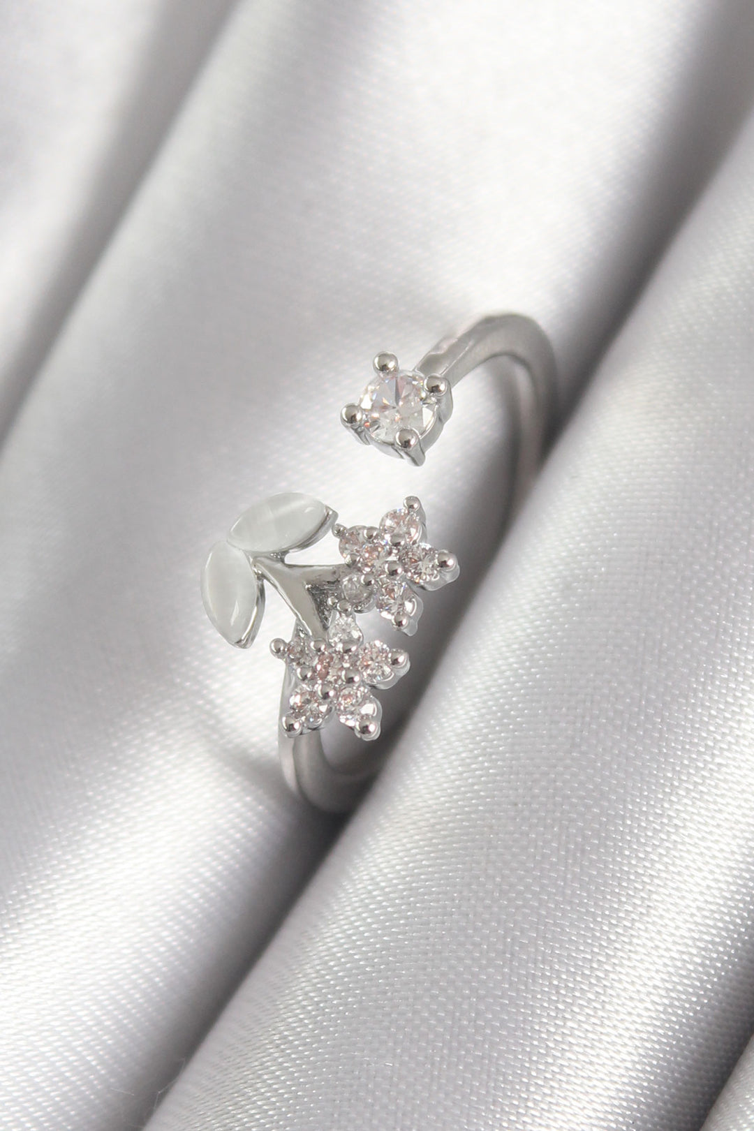 EBJ Rice Silver Color Zircon Stone Flower Model Women's Ring - Salamanca