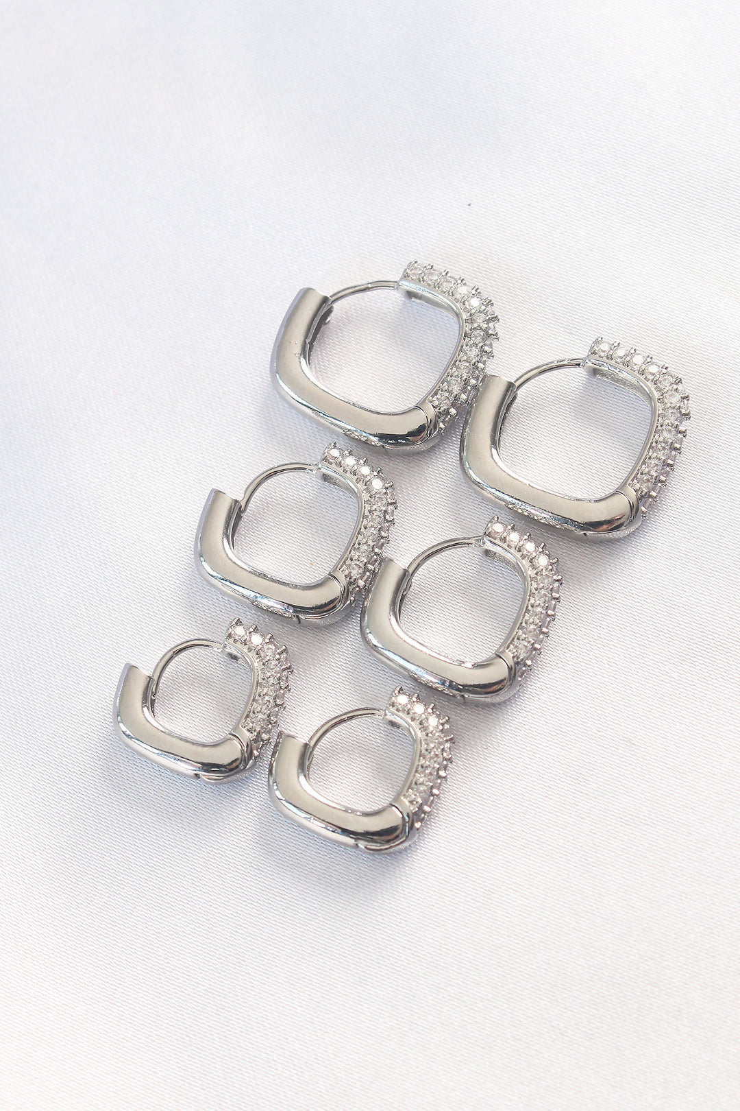 EBJ Silver Color Earrings with Rice Stone - Rowlett
