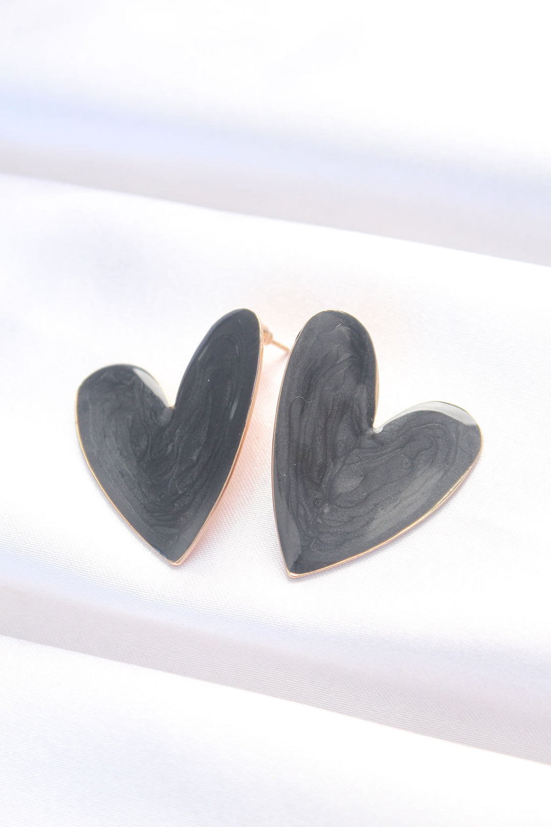 EBJ Black Color Enamel Heart Earrings - Turnhout