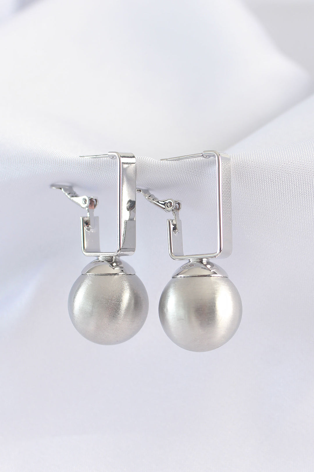 EBJ Rice Silver Color Rectangle Detail Oval Earrings - Sartrouville