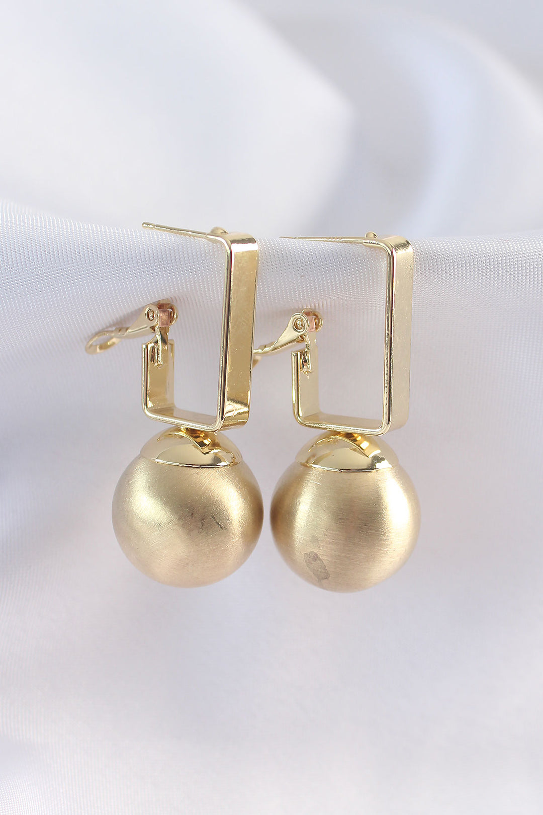 EBJ Gold Color Rectangular Detail Oval Earrings - Querétaro