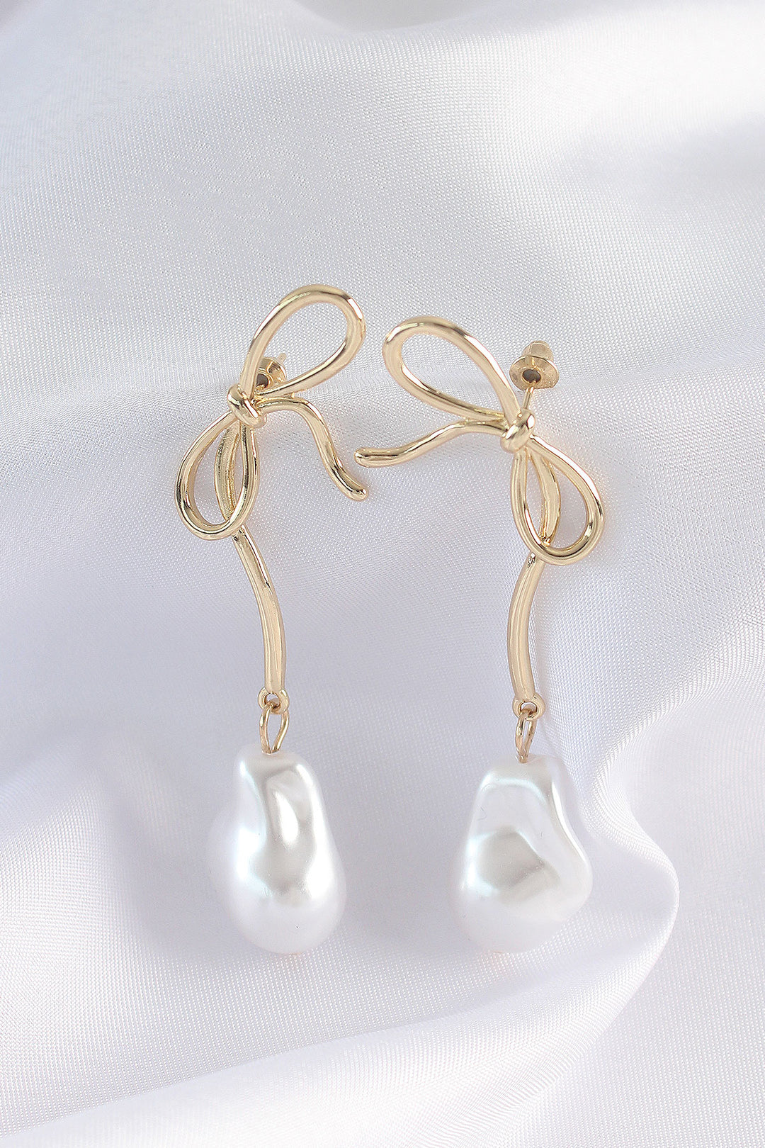 EBJ Rice Gold Color Bow Model Earrings with Pearl Stones - Chambéry