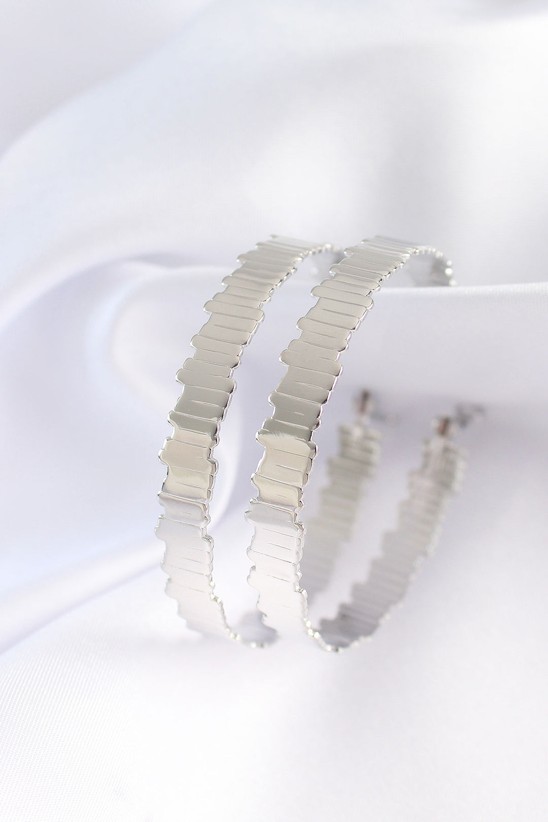 EBJ Rice Silver Color Textured Hoop Earrings - Carpi