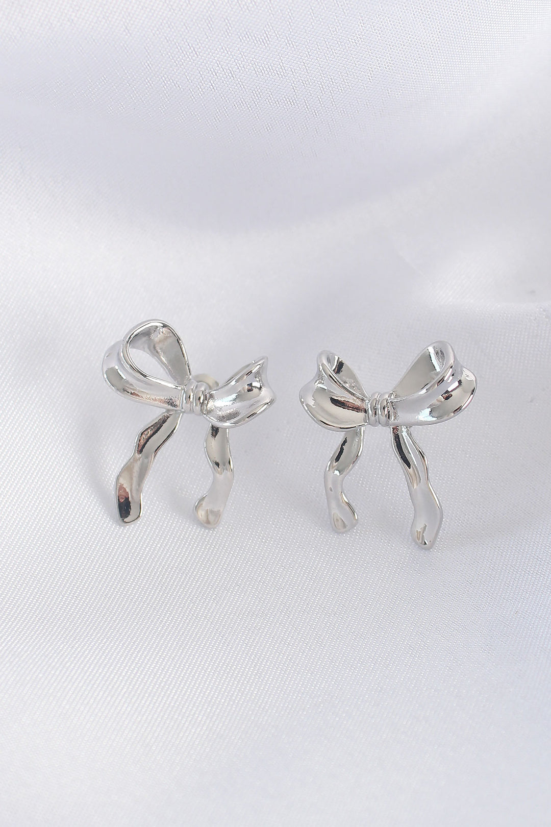 EBJ Rice Silver Color Bow Earrings - Benevento