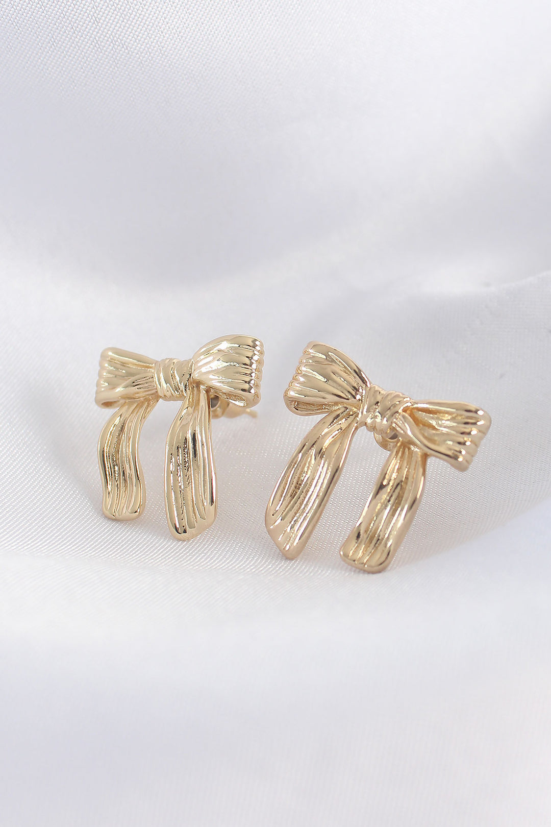 EBJ Gold Color Rice Grain Detail Bow Earrings - Teruel