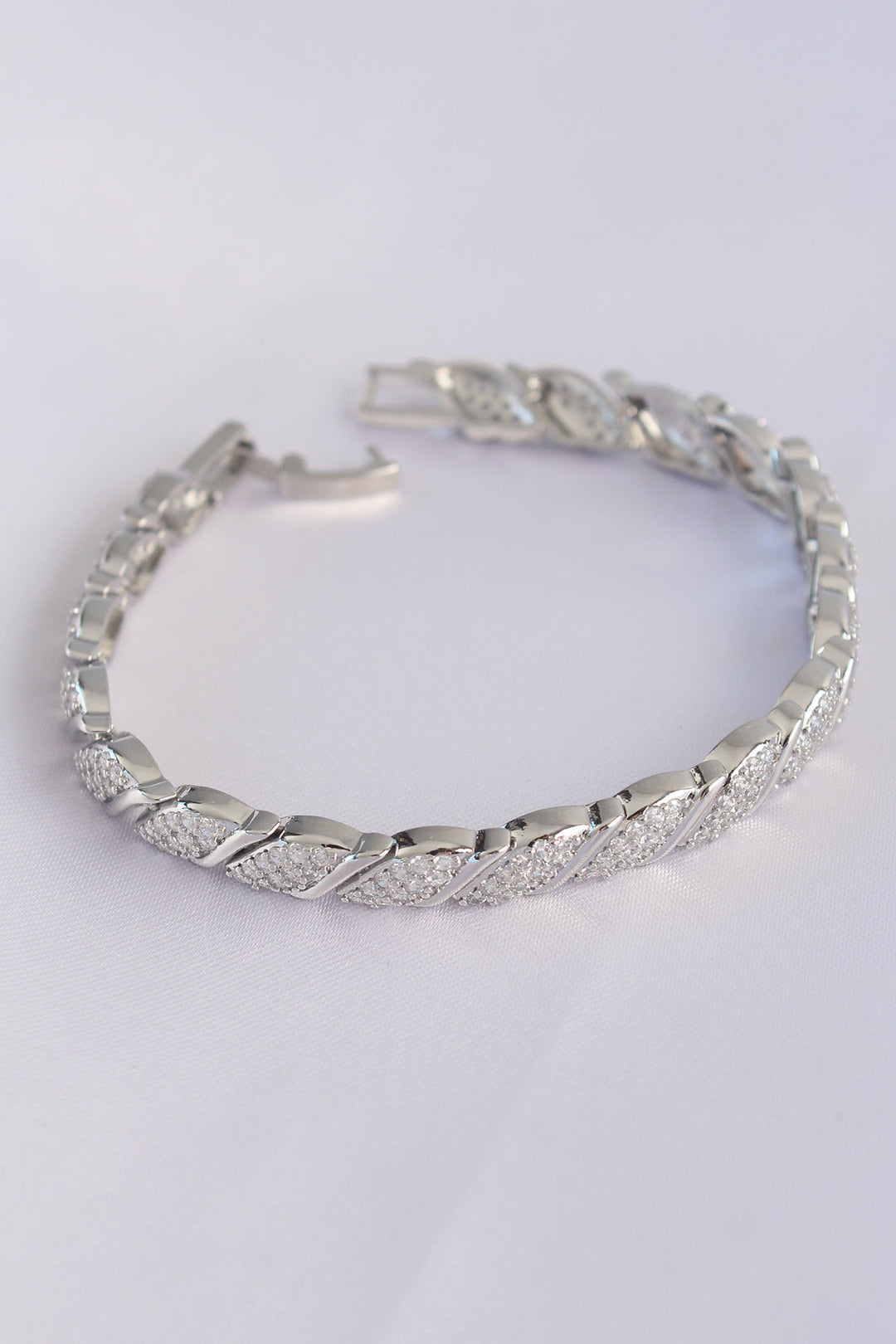 EBJ Vip Series Silver Color Spiral Model Bracelet with Rice Zircon Stone - Peine
