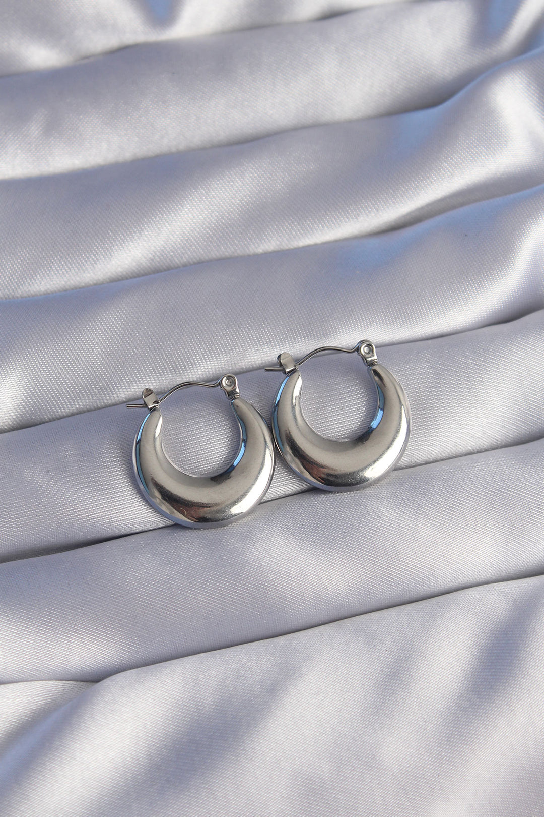 EBJ 316L Stainless Steel Silver Color Oval Mirror Model Earring - Klagenfurt