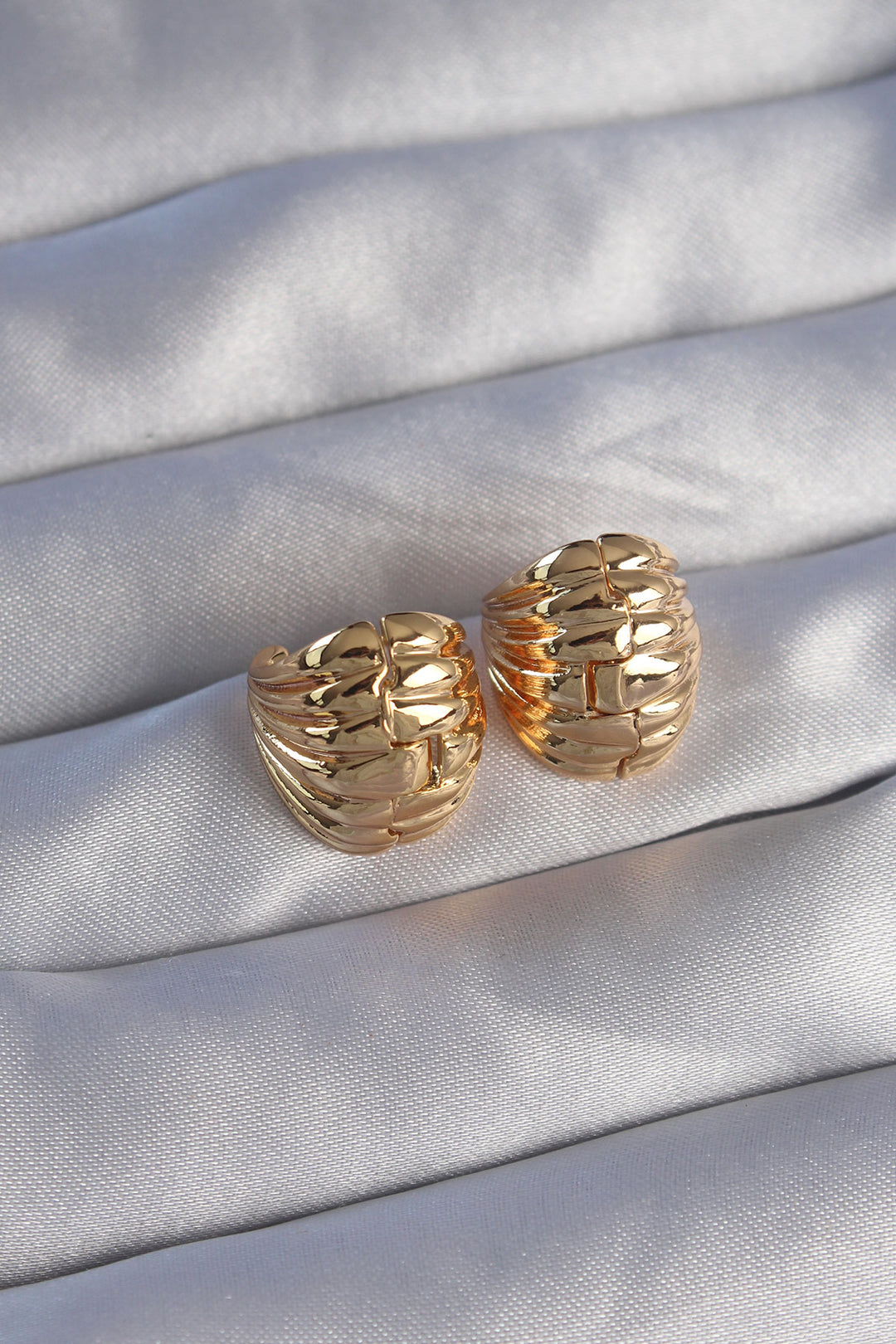 EBJ Rice Gold Color Dotted Minimal Domed Design Earrings - Fürstenfeldbruck