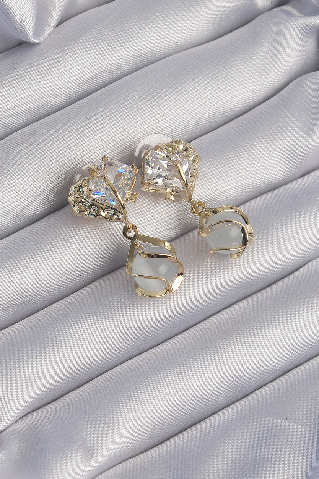 EBJ Earrings with Rice Gold Color Zircon Stone and Mother of Pearl Sphere Design - San José del Cabo
