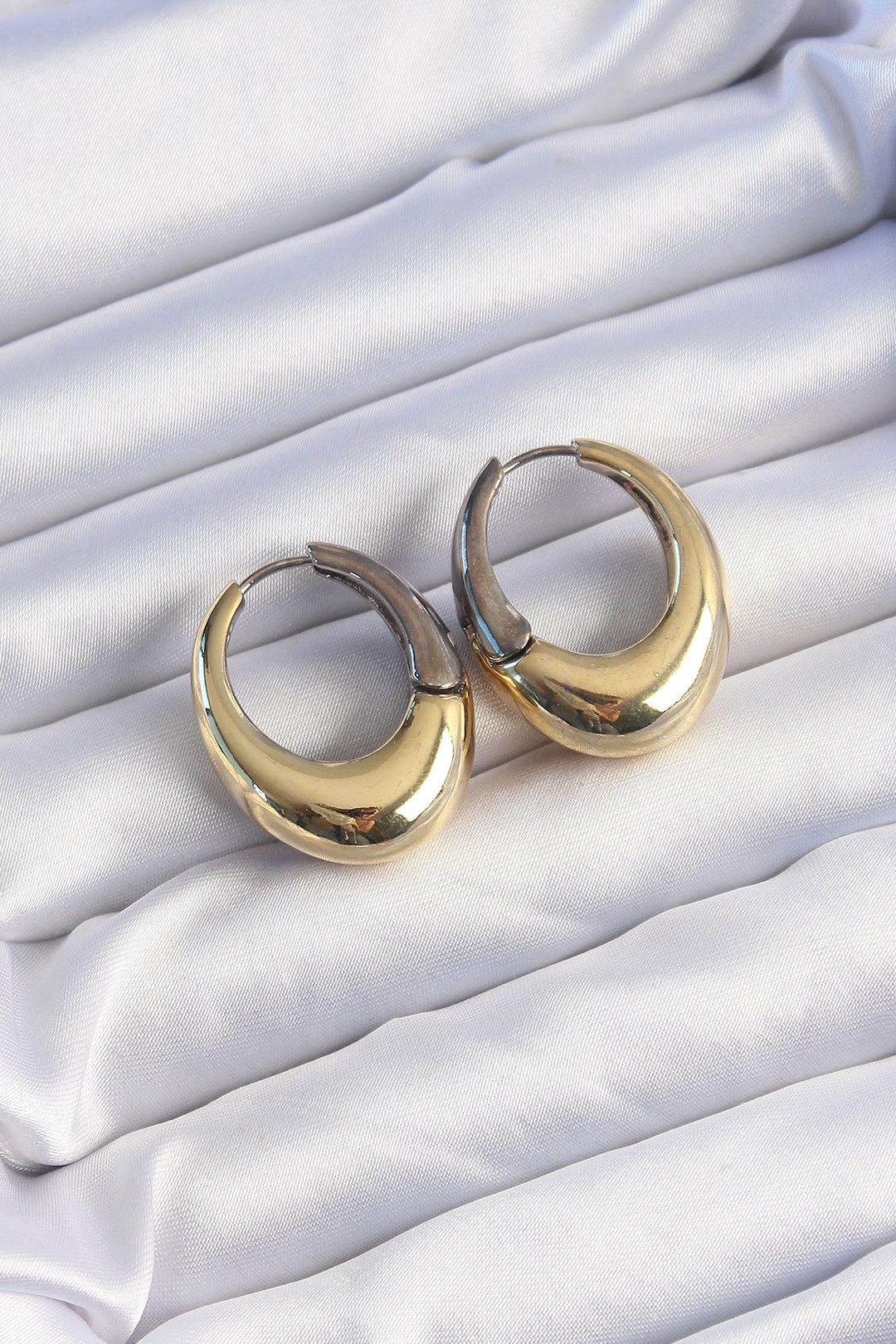 EBJ Rice Gold Silver Color Oval Domed Earring - Pirna