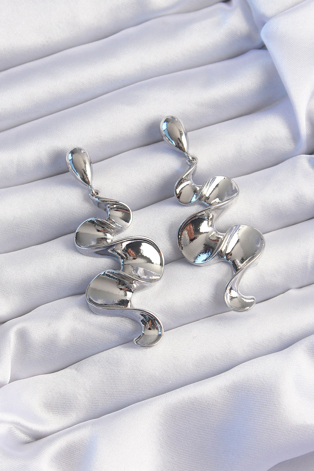 EBJ Rice Silver Color Curved Dangling Earring - Wermelskirchen