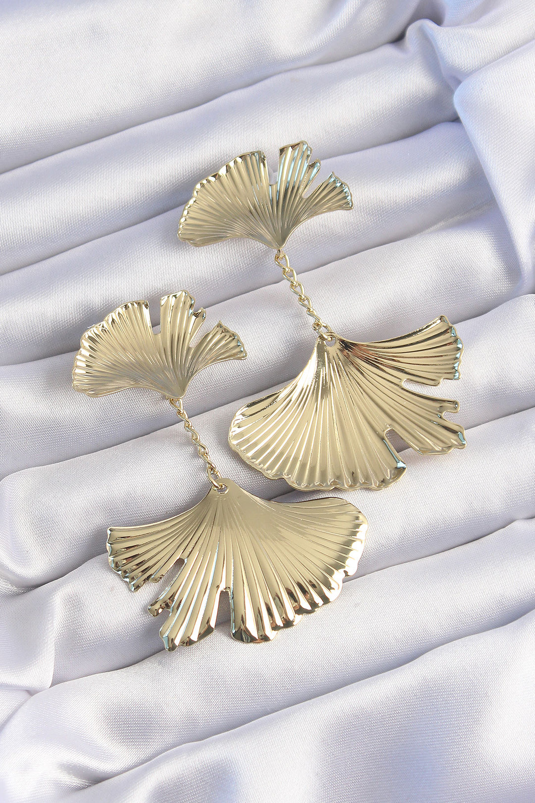 EBJ Rice Gold Color Dotted Leaf Pattern Dangle Earrings - Cisterna di Latina