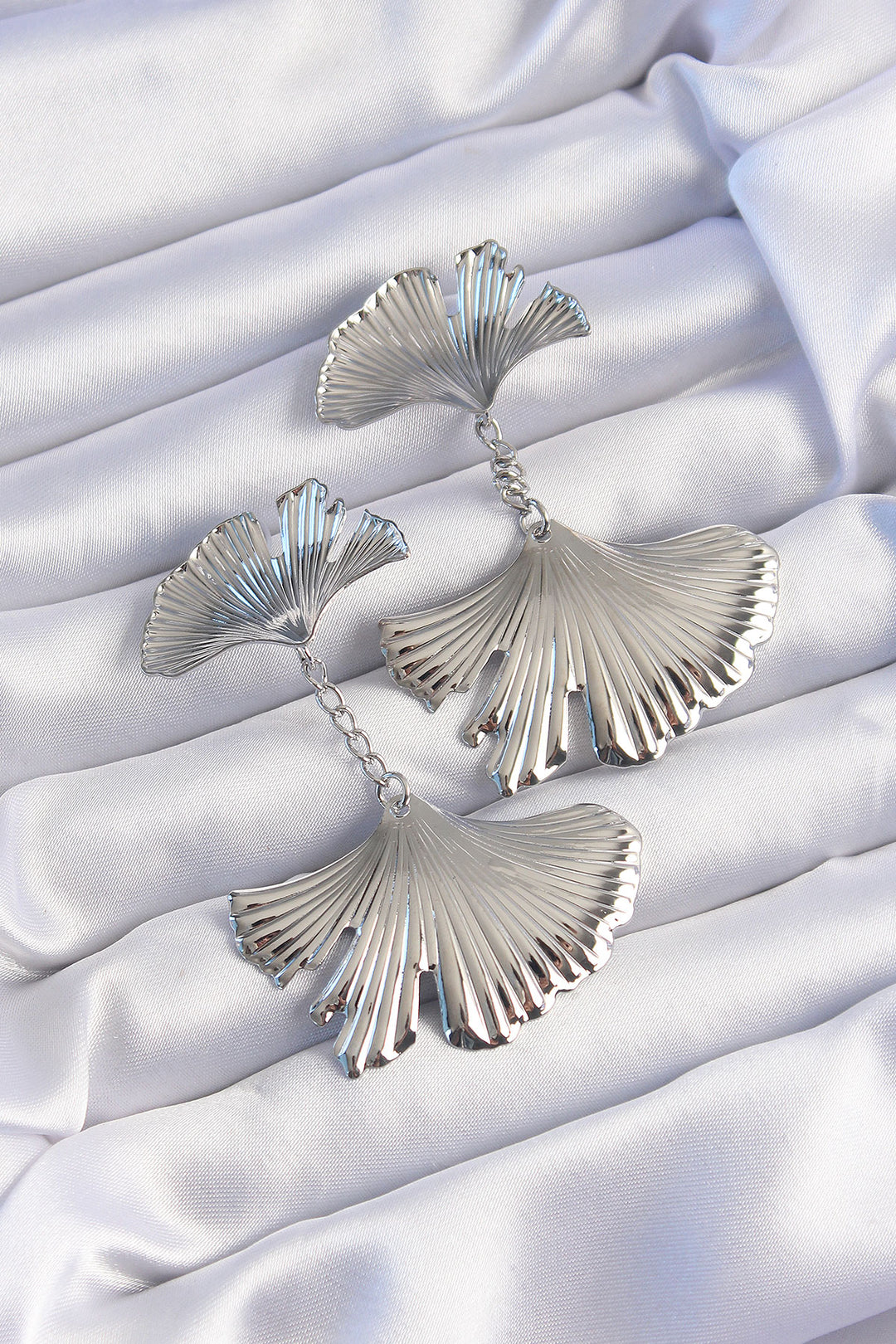 EBJ Rice Silver Color Dotted Leaf Pattern Dangle Earrings - Kalamazoo