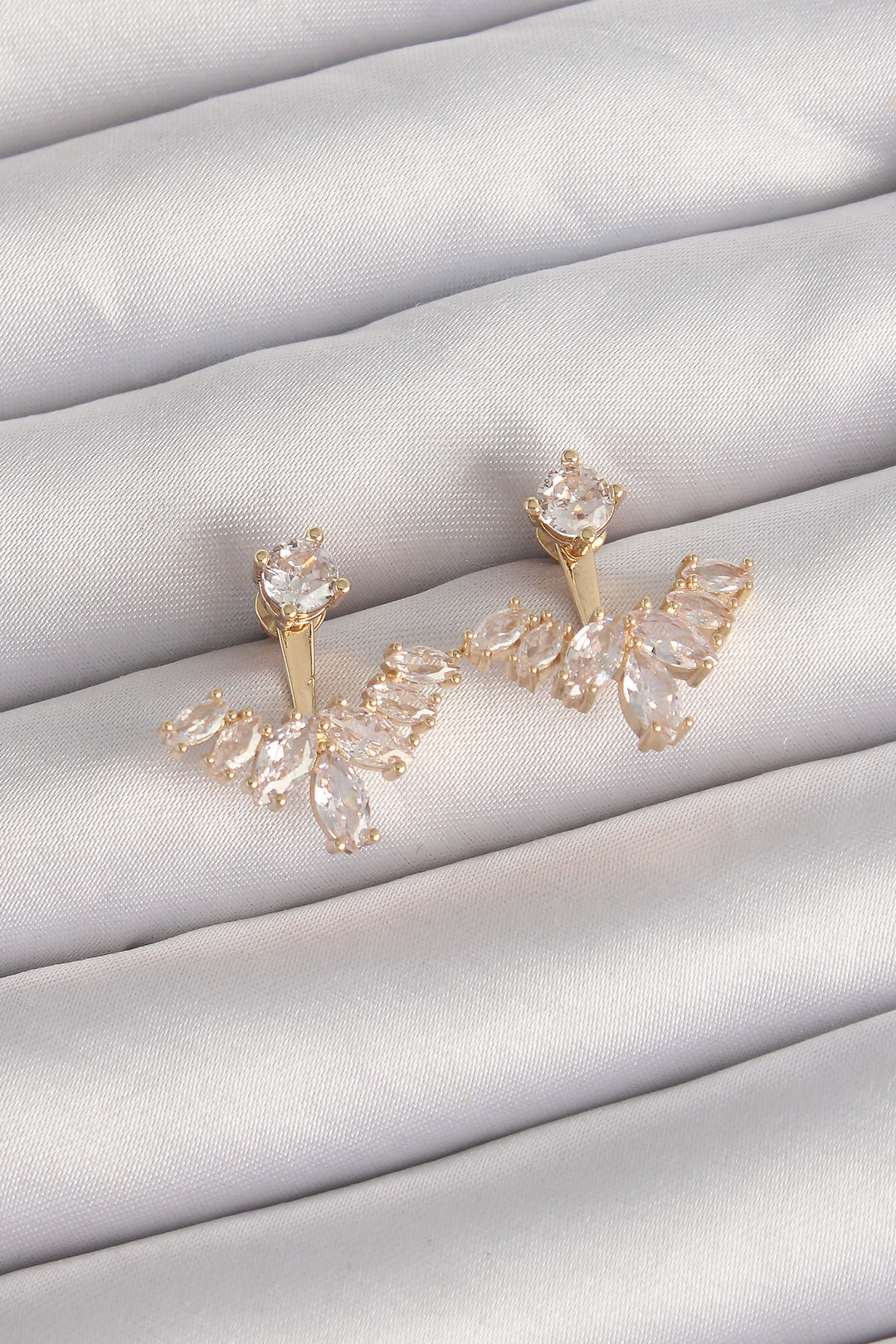EBJ Rice Gold Color Zircon Stone V Model Earring - Saint-Malo