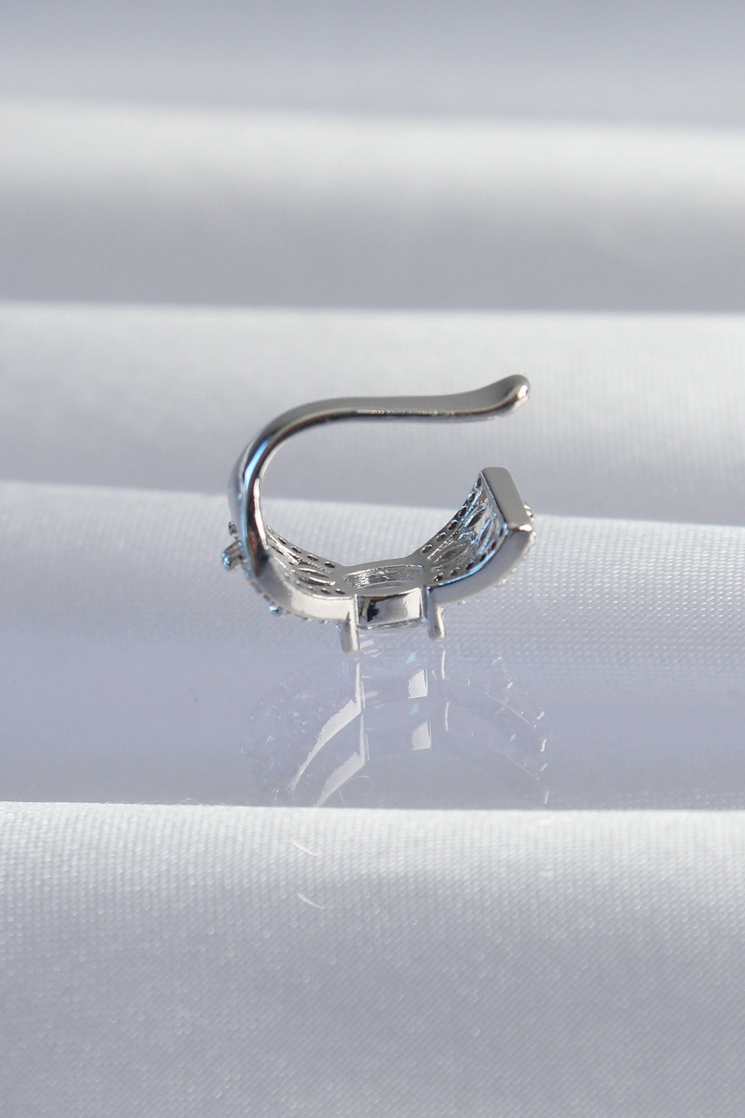 EBJ Rice Silver Color Zircon Stone Coated Earcuff Earring - Waregem