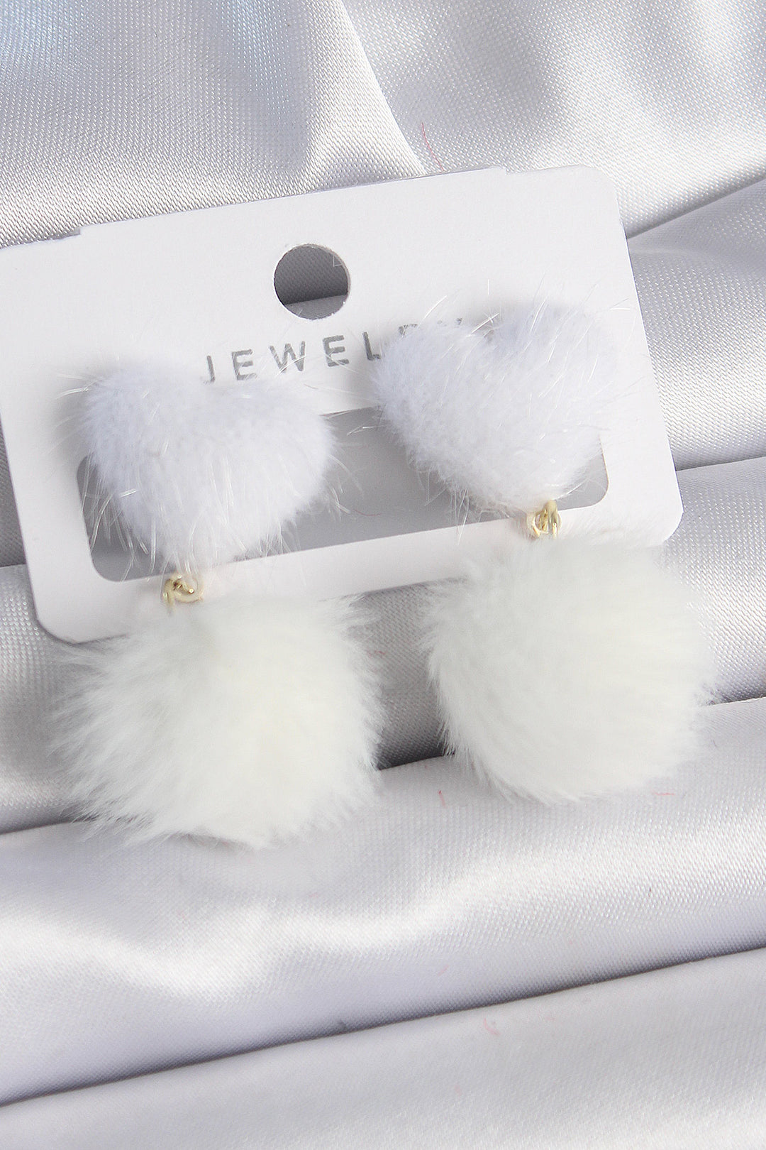 EBJ White Fluffy Heart Pom Pom Model Women's Earrings - Klinë