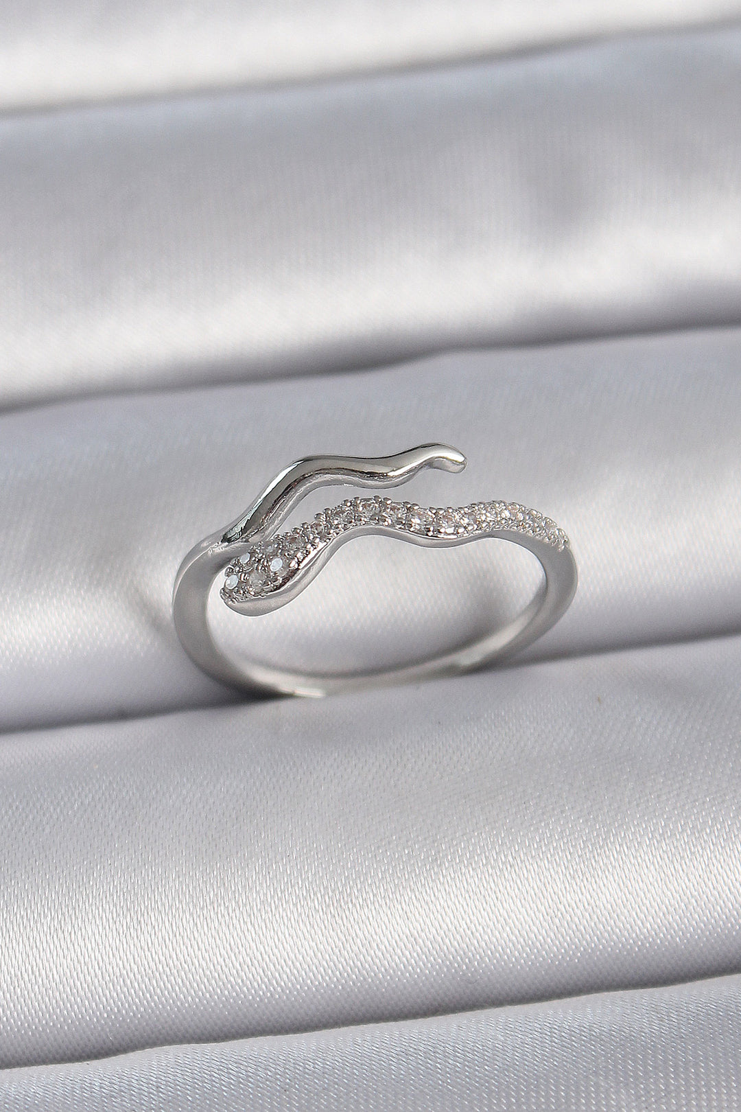 EBJ Rice Silver Color Snake Adjustable Model Women's Ring with Zircon Stone - Leganés