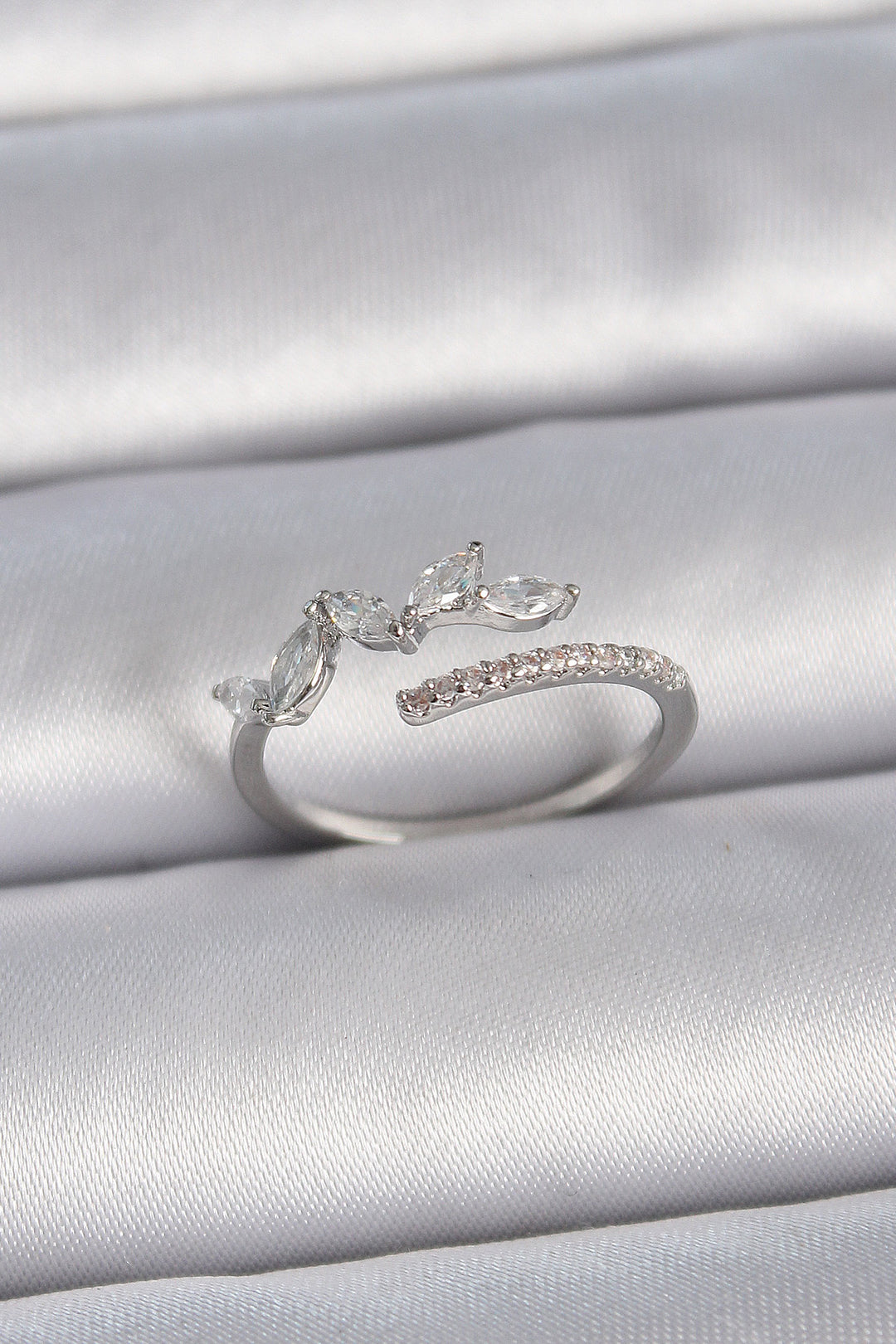 EBJ Rice Silver Color Adjustable Zircon Stone Leaf Model Women's Ring - Ciudad Lerdo