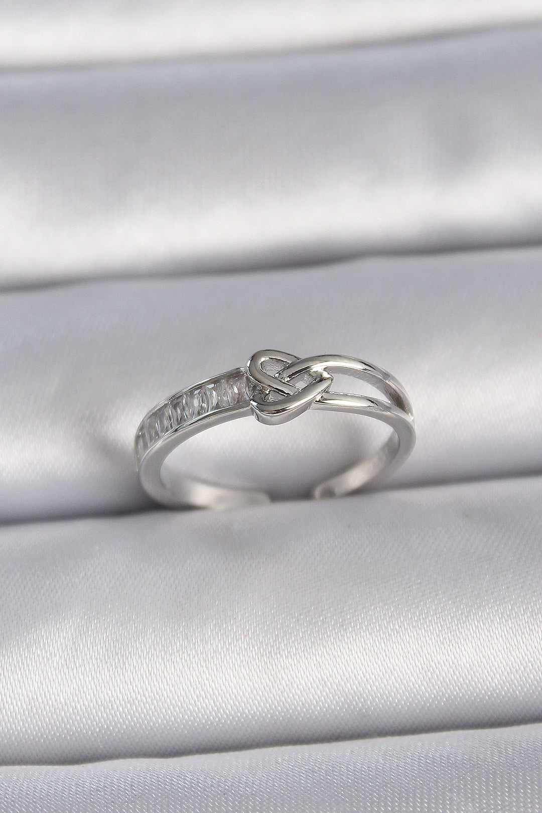 EBJ Adjustable Knot Heart Model Women's Ring with Rice Silver Color Zircon Stone - Green Bay