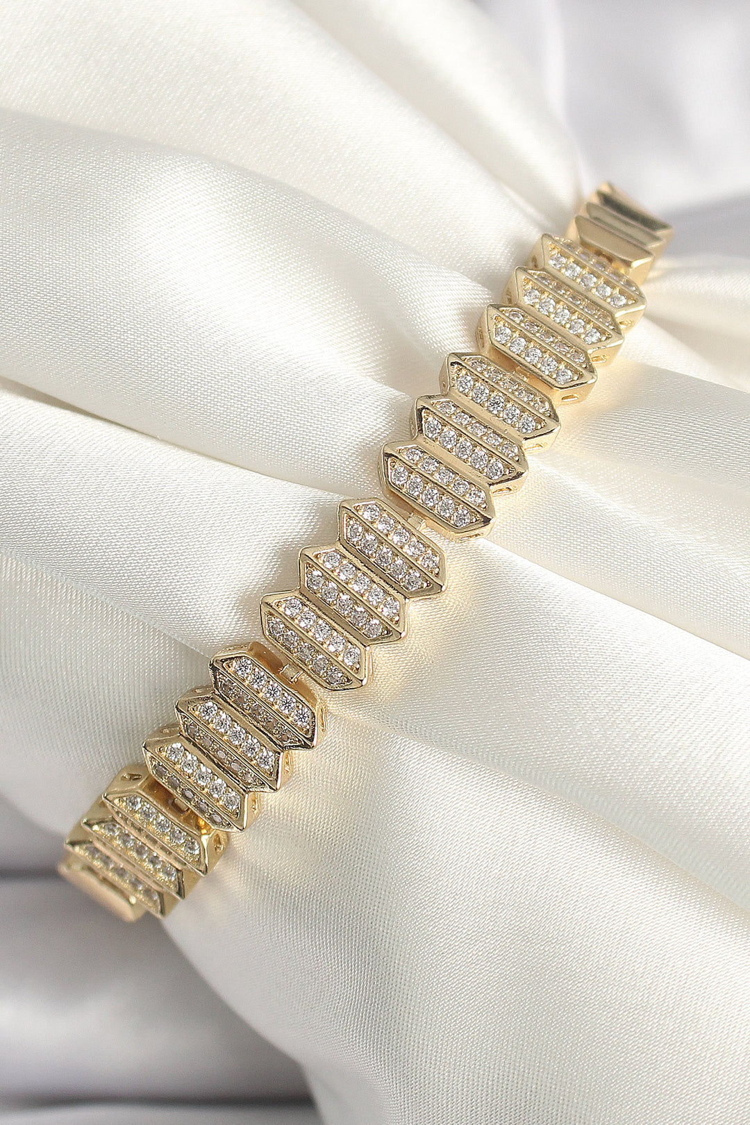 EBJ Xuping Exclusive VIP Series Women's Bracelet with Gold Color Zircon Stone - La Puente