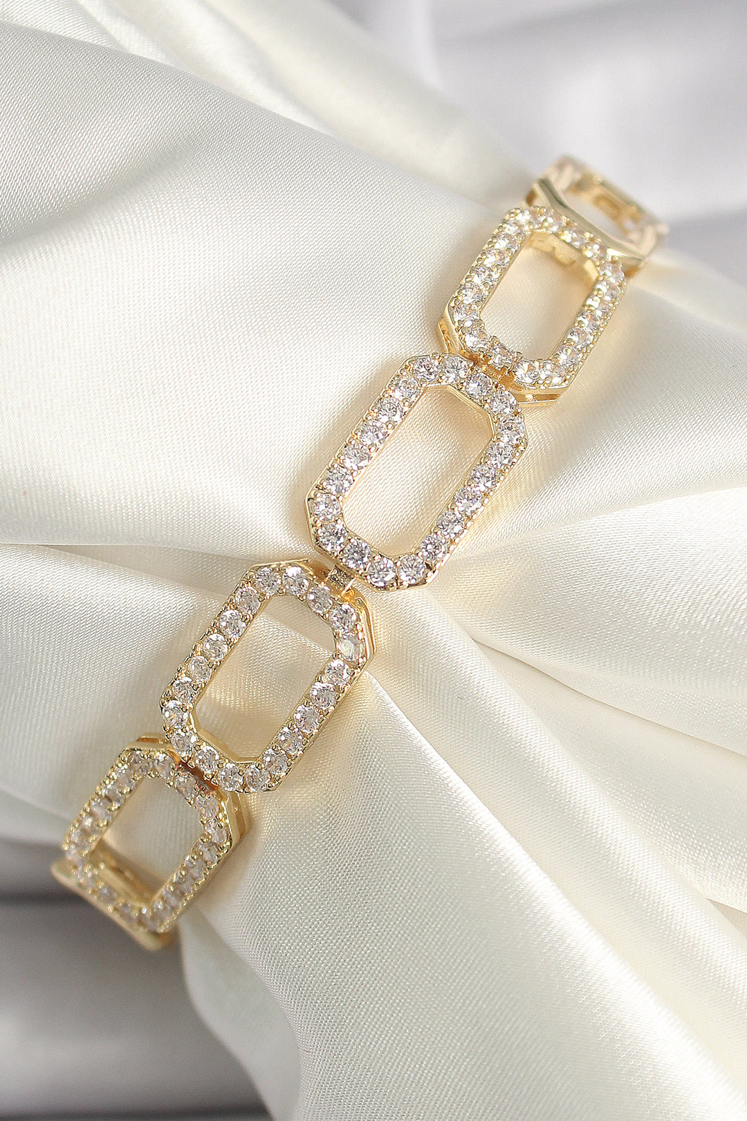 EBJ Xuping VIP Exclusive Series Bracelet with Rice Gold Color Zircon Stone Chain Model - St. Thomas