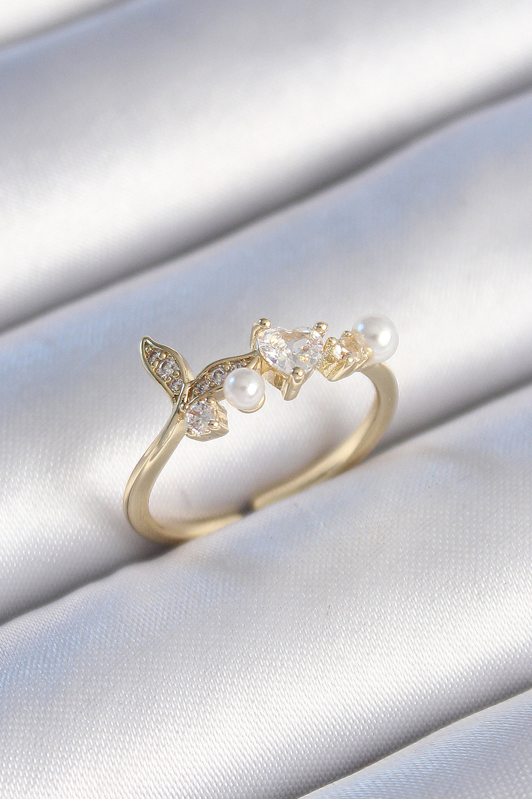 EBJ Rice Gold Color Zircon Stone Heart Leaf Model Pearl Detail Women's Ring - Security-Widefield