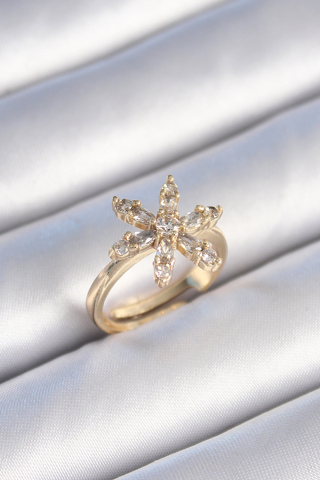 EBJ Rice Gold Color Zircon Stone Flower Model Women's Ring - Dreieich