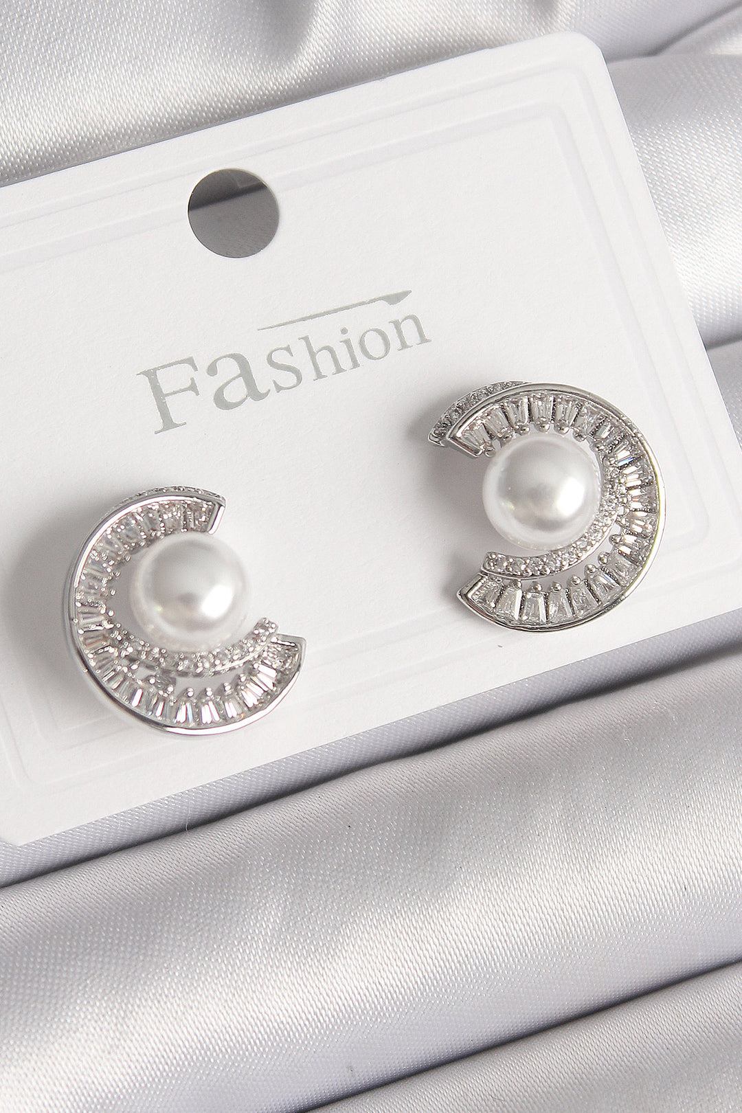 EBJ Rice Silver Color Zircon Stone Snail Model Pearl Detail Women's Earrings - Manzanillo