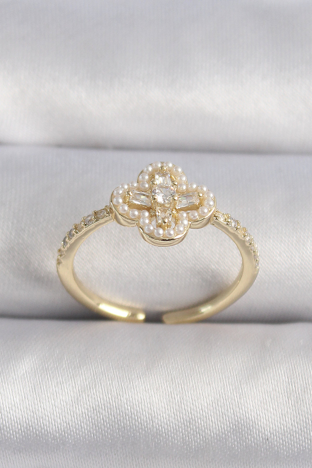 EBJ Rice Gold Color Clover Model Pearl Detail Women's Ring with Zircon Stone - Beverwijk